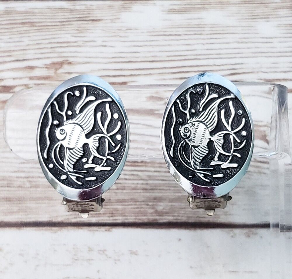 Vintage Clip On Earrings 1" Silver Tone & Black Oval Fish Design